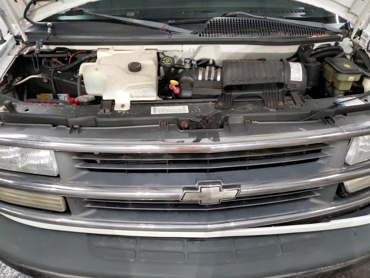 2002 Chevrolet Express - Image 12