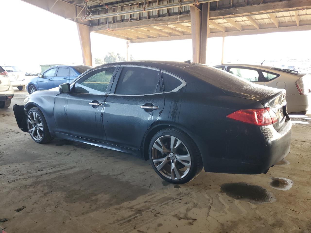 2011 Infiniti M - Image 2