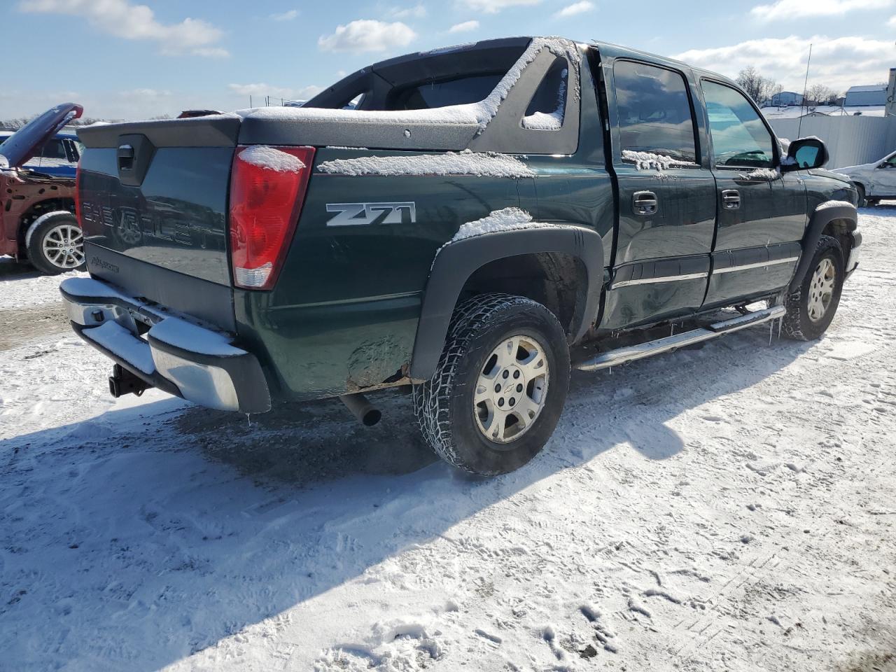 2004 Chevrolet Avalanche - Image 3