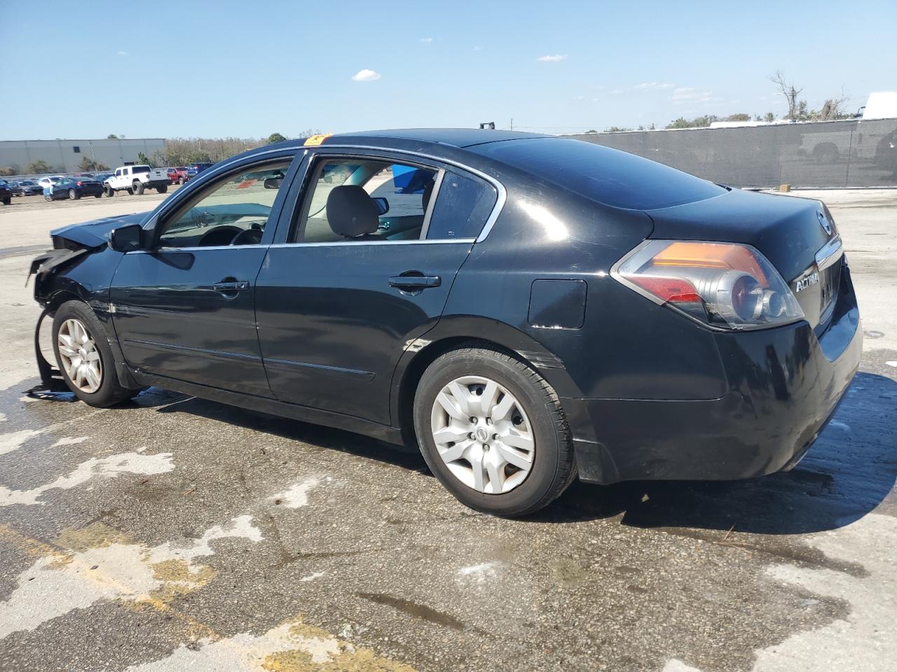 2010 Nissan Altima - Image 2