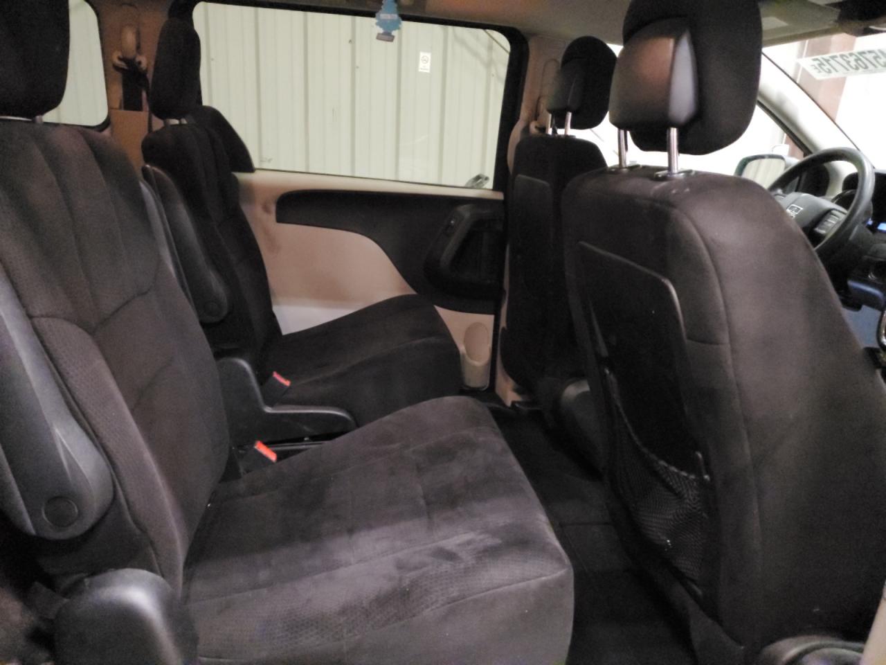 2011 Dodge Caravan - Image 11