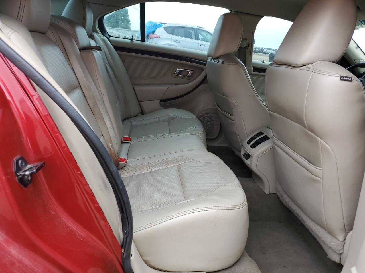2011 Ford Taurus - Image 10