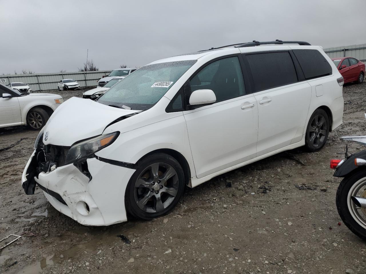 2011 Toyota Sienna - Image 1