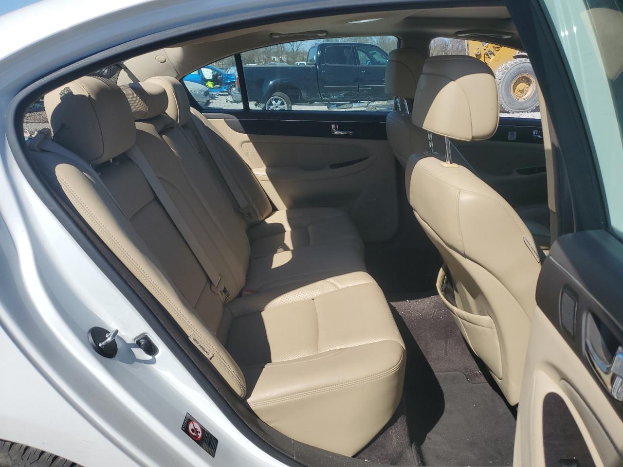 2011 Hyundai Genesis - Image 10