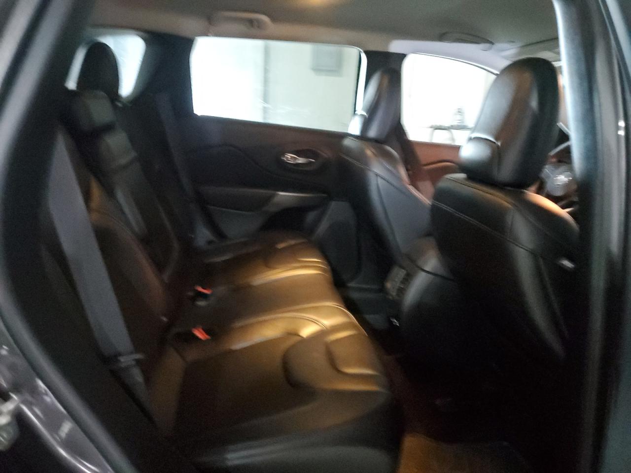 2019 Jeep Grand Cherokee - Image 11