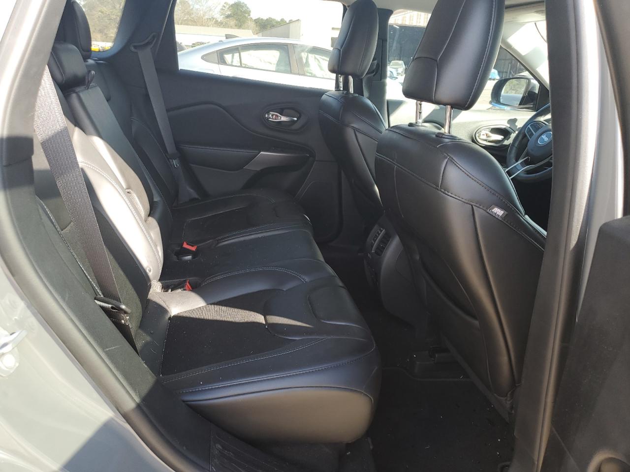 2019 Jeep Grand Cherokee - Image 11