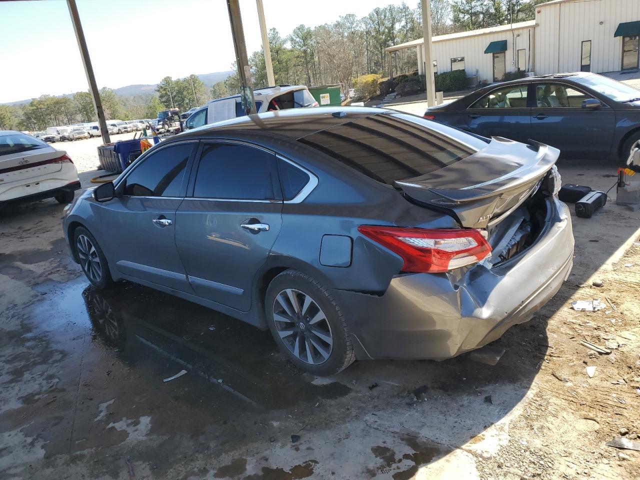 2016 Nissan Altima - Image 2