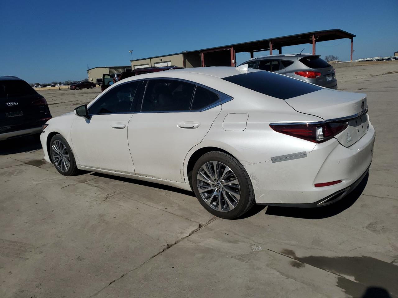 2019 Lexus ES - Image 2