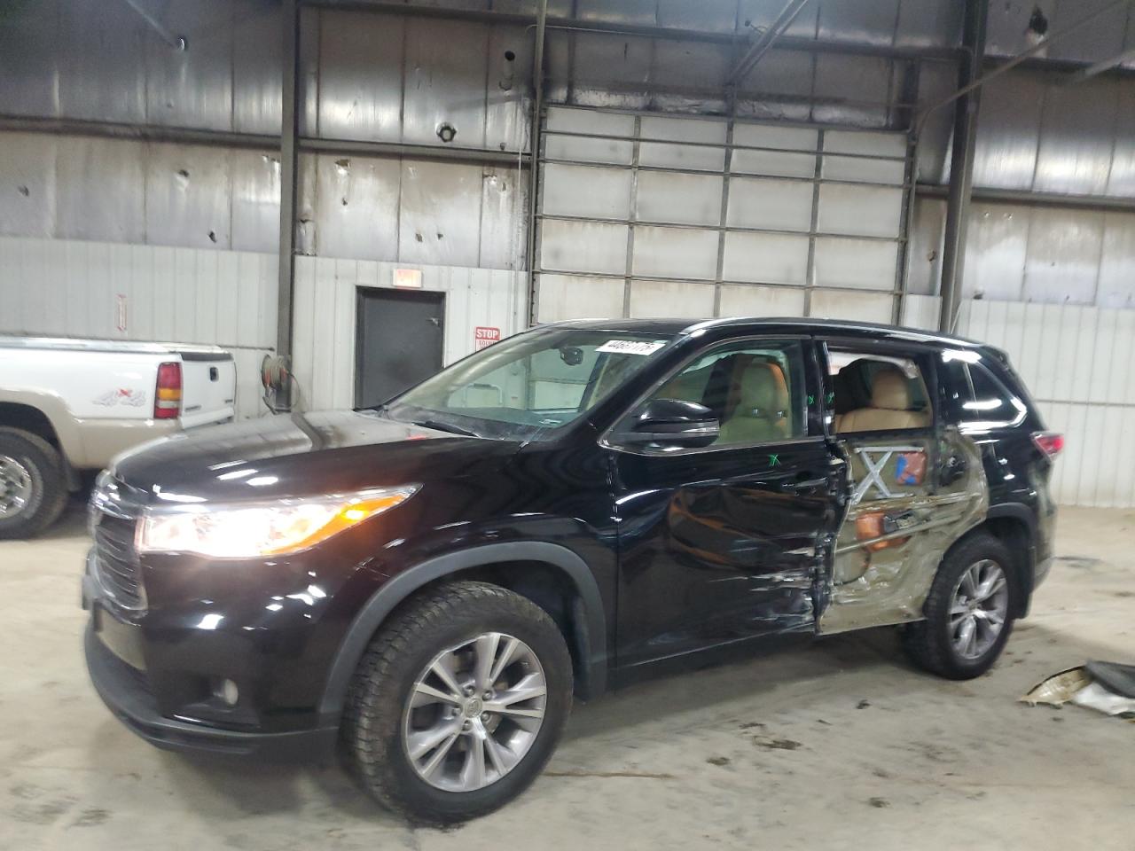 2015 Toyota Highlander - Image 1