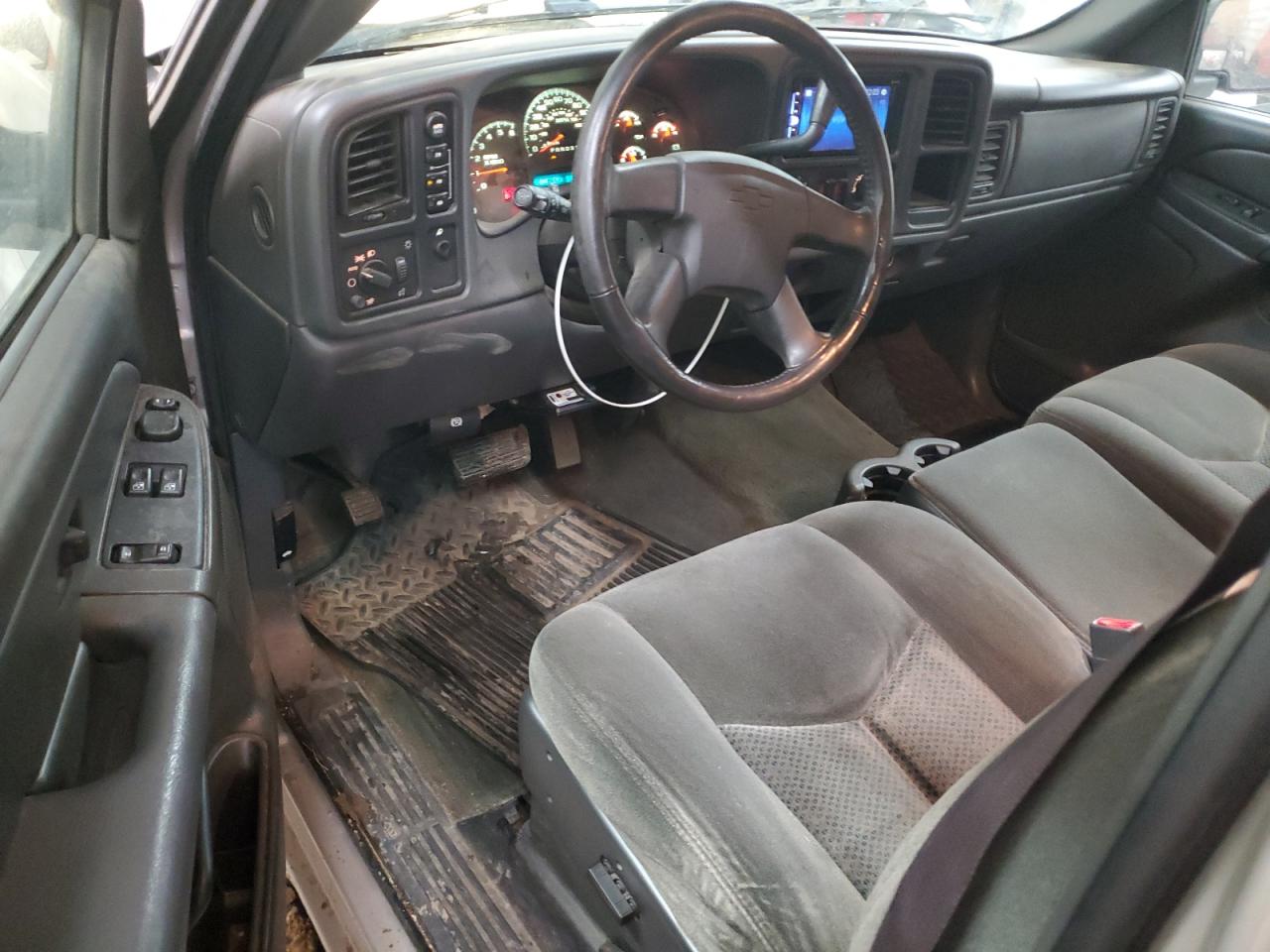 2006 Chevrolet Silverado - Image 8