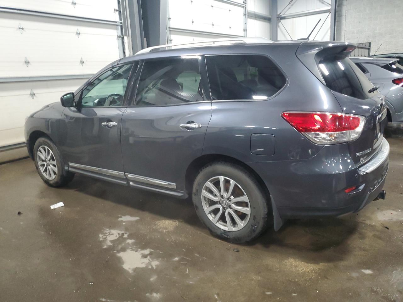 2014 Nissan Pathfinder - Image 2