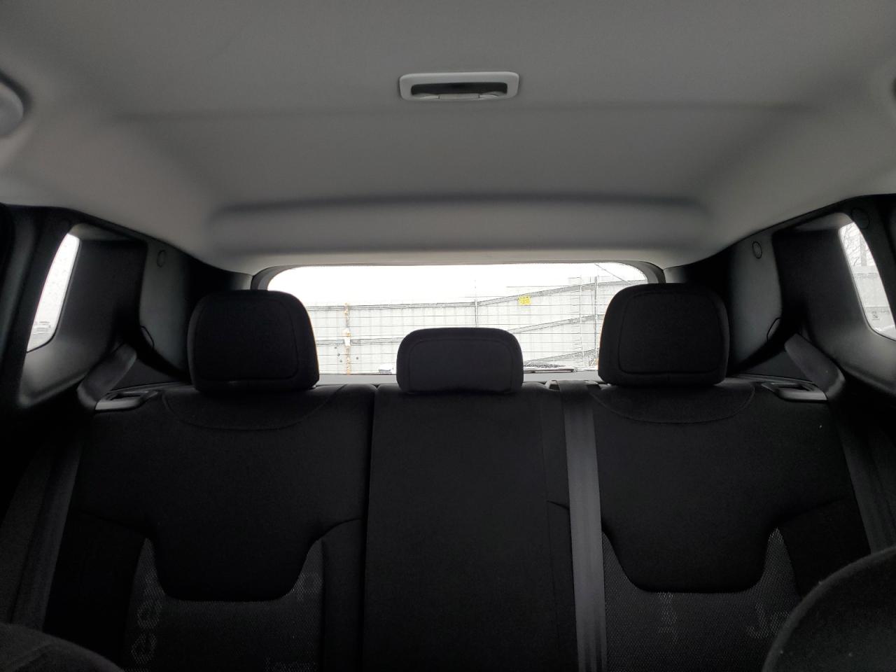2017 Jeep Renegade - Image 10