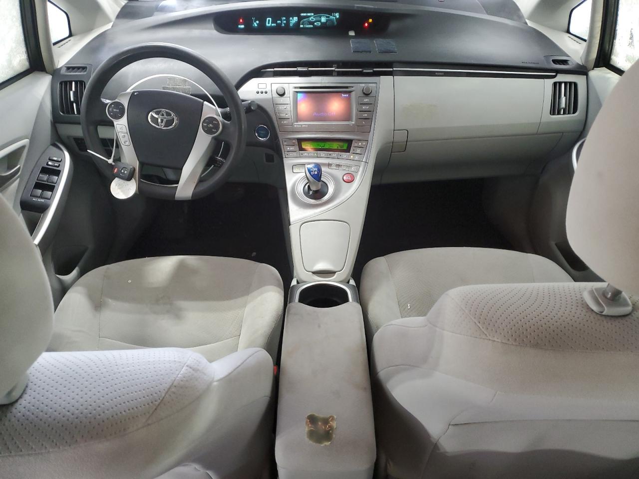 2014 Toyota Prius - Image 8