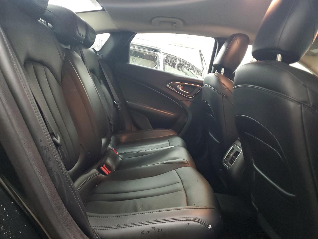 2015 Chrysler 200 - Image 10