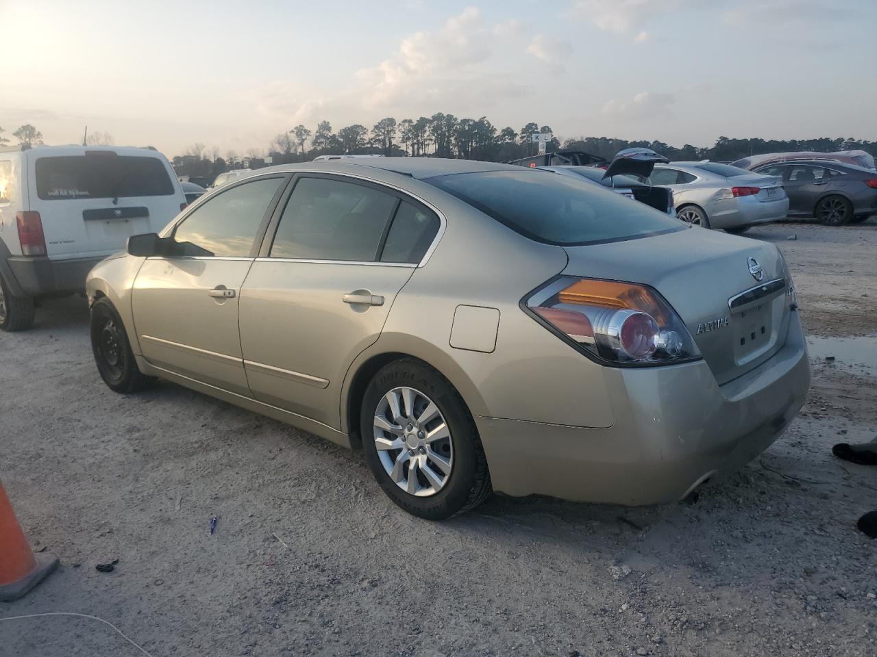 2009 Nissan Altima - Image 2