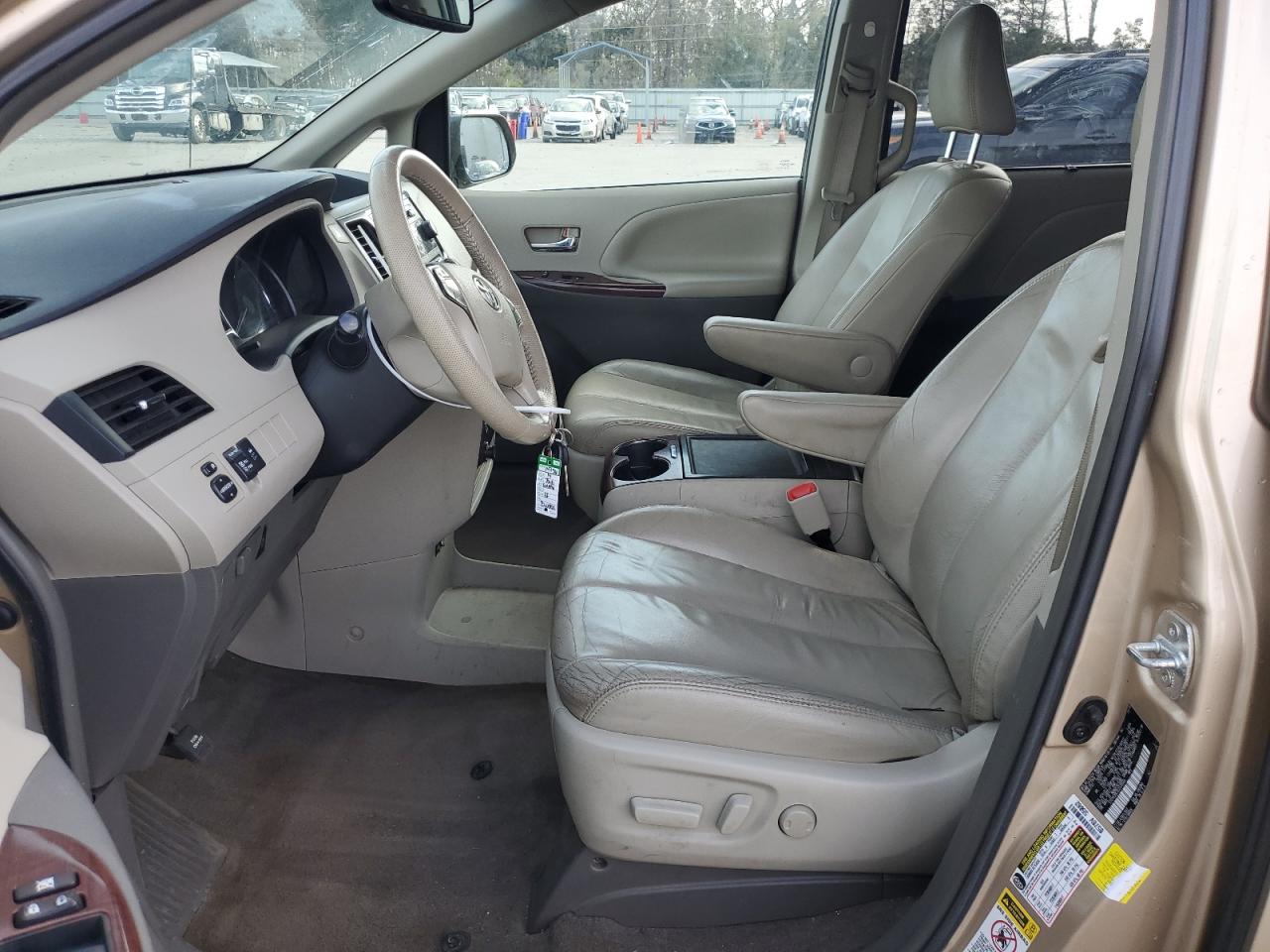 2014 Toyota Sienna - Image 7
