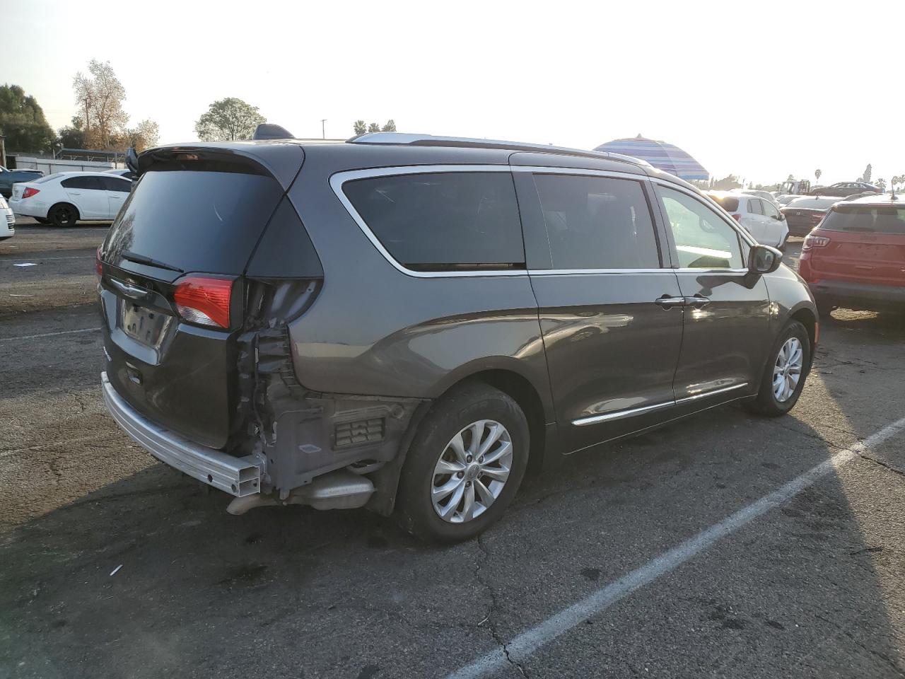 2018 Chrysler Pacifica - Image 3