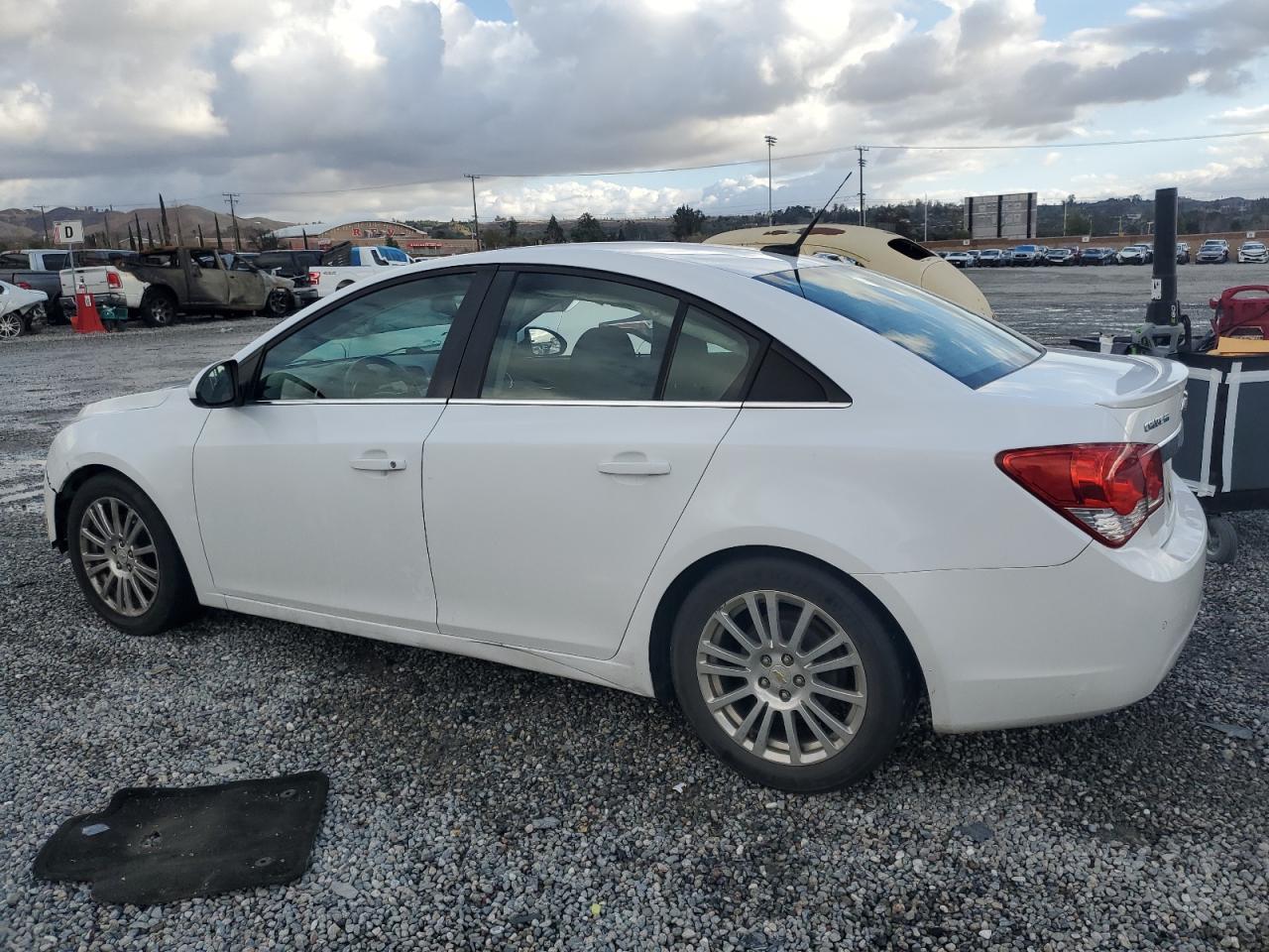2011 Chevrolet Cruze - Image 2