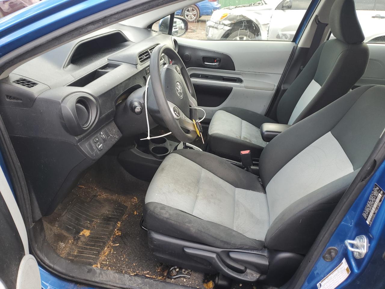2014 Toyota Prius - Image 7