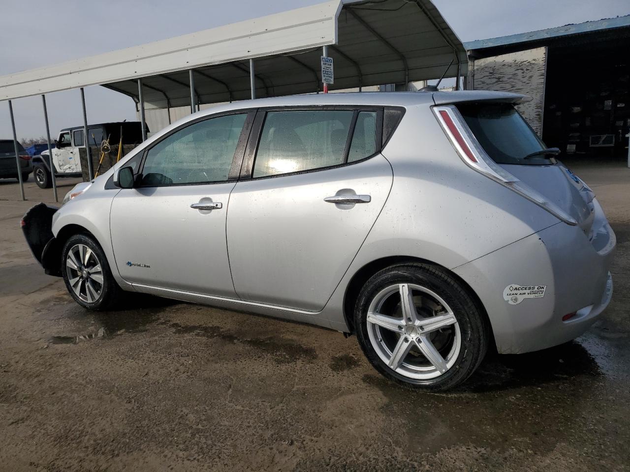 2015 Nissan Leaf - Image 2