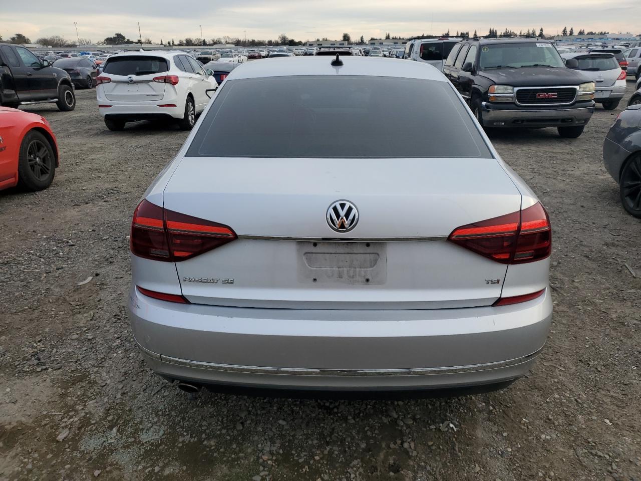 2017 Volkswagen Passat - Image 6