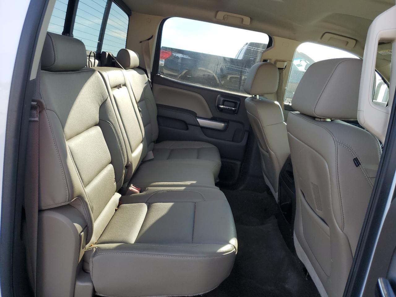 2015 Chevrolet Silverado - Image 10