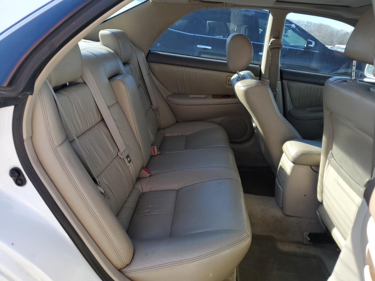 2000 Lexus ES - Image 10
