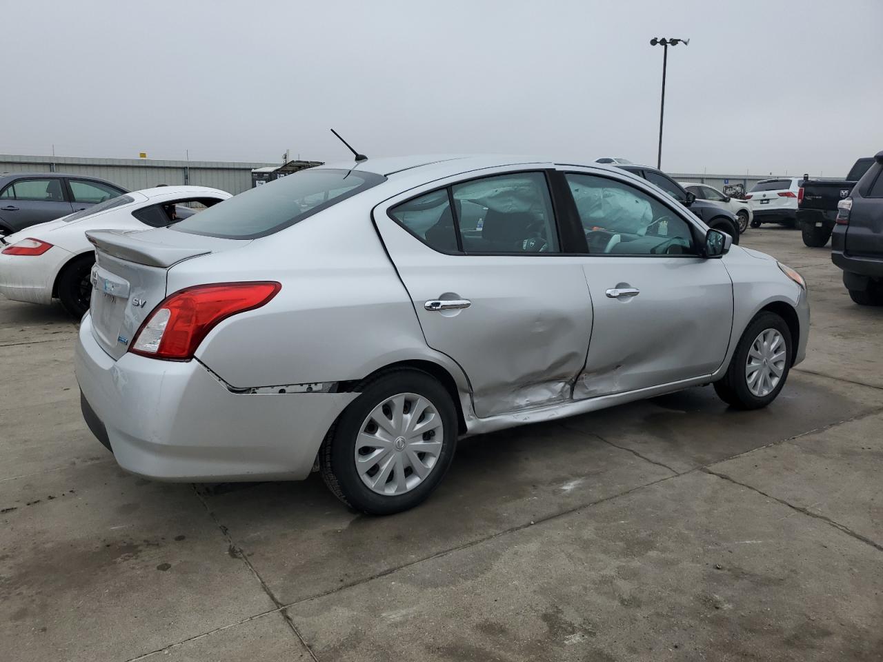2016 Nissan Versa - Image 3