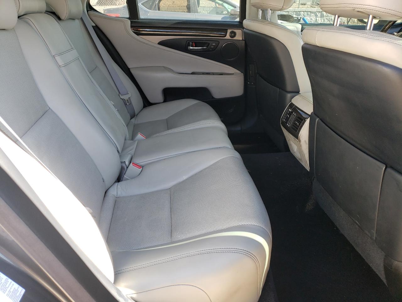 2013 Lexus LS - Image 10