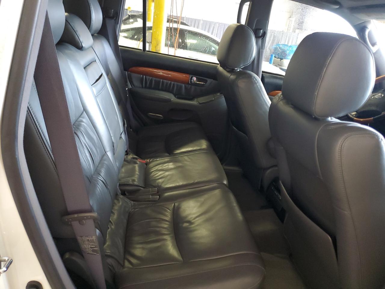 2004 Lexus GX - Image 11