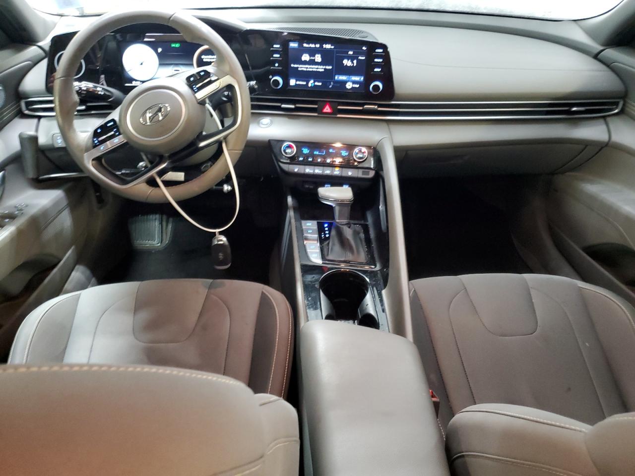 2022 Hyundai Elantra - Image 8