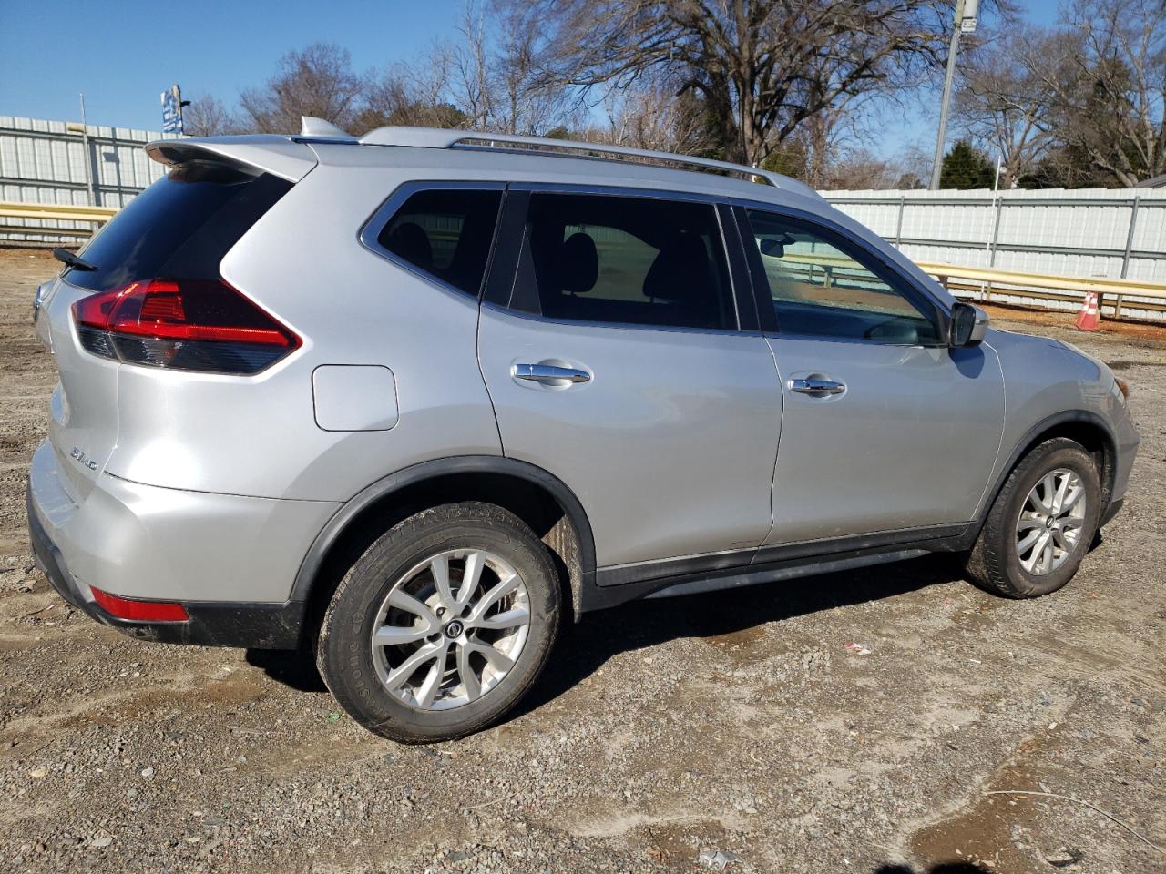 2018 Nissan Rogue - Image 3