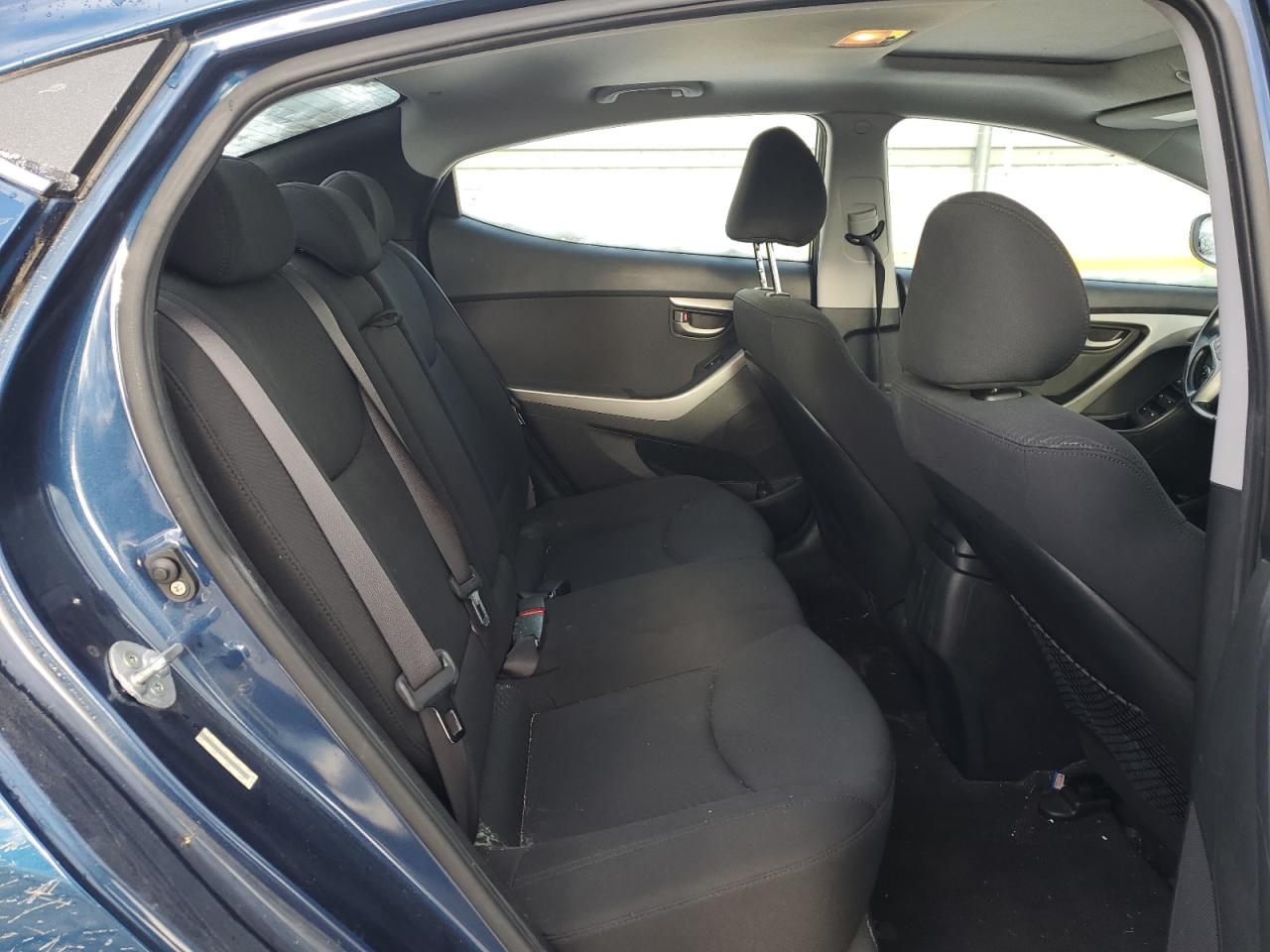 2015 Hyundai Elantra - Image 10