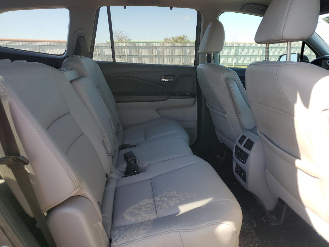 2018 Honda Pilot - Image 11