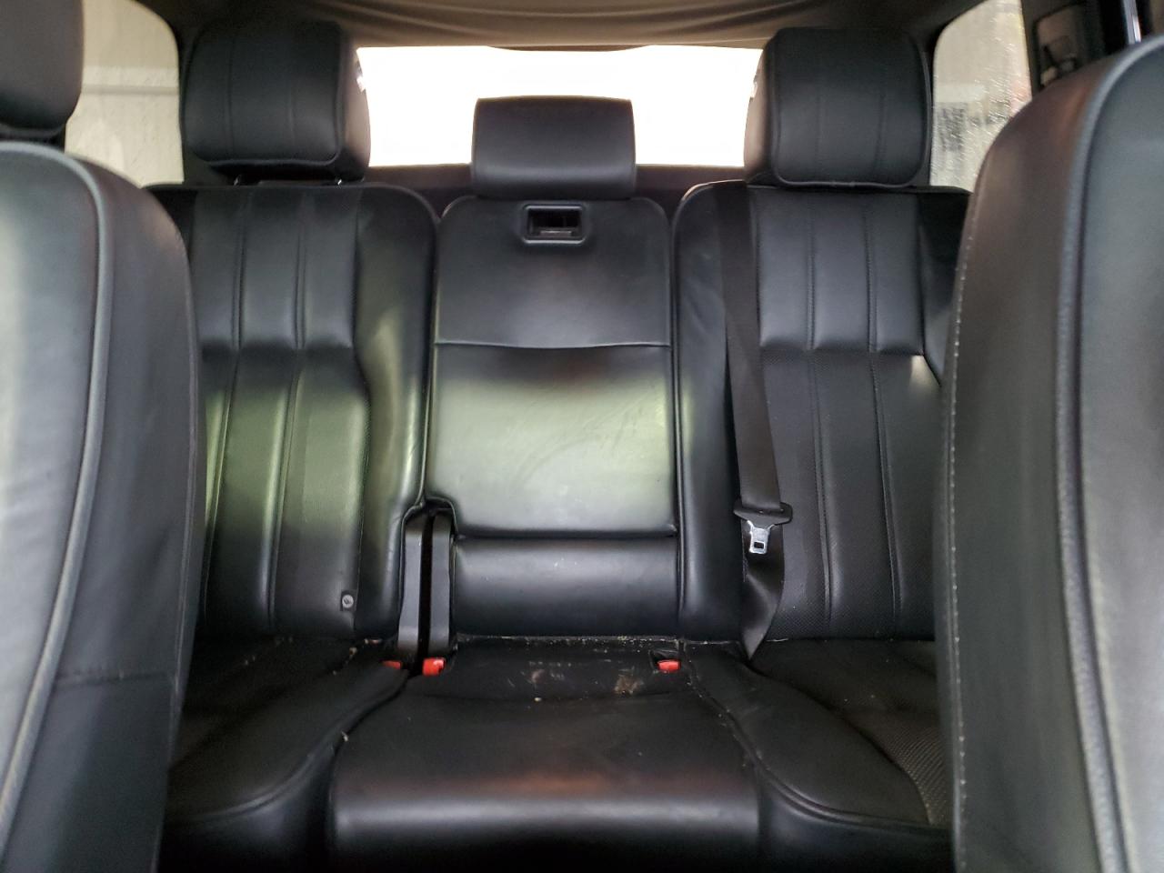 2011 Land Rover Range Rover - Image 10