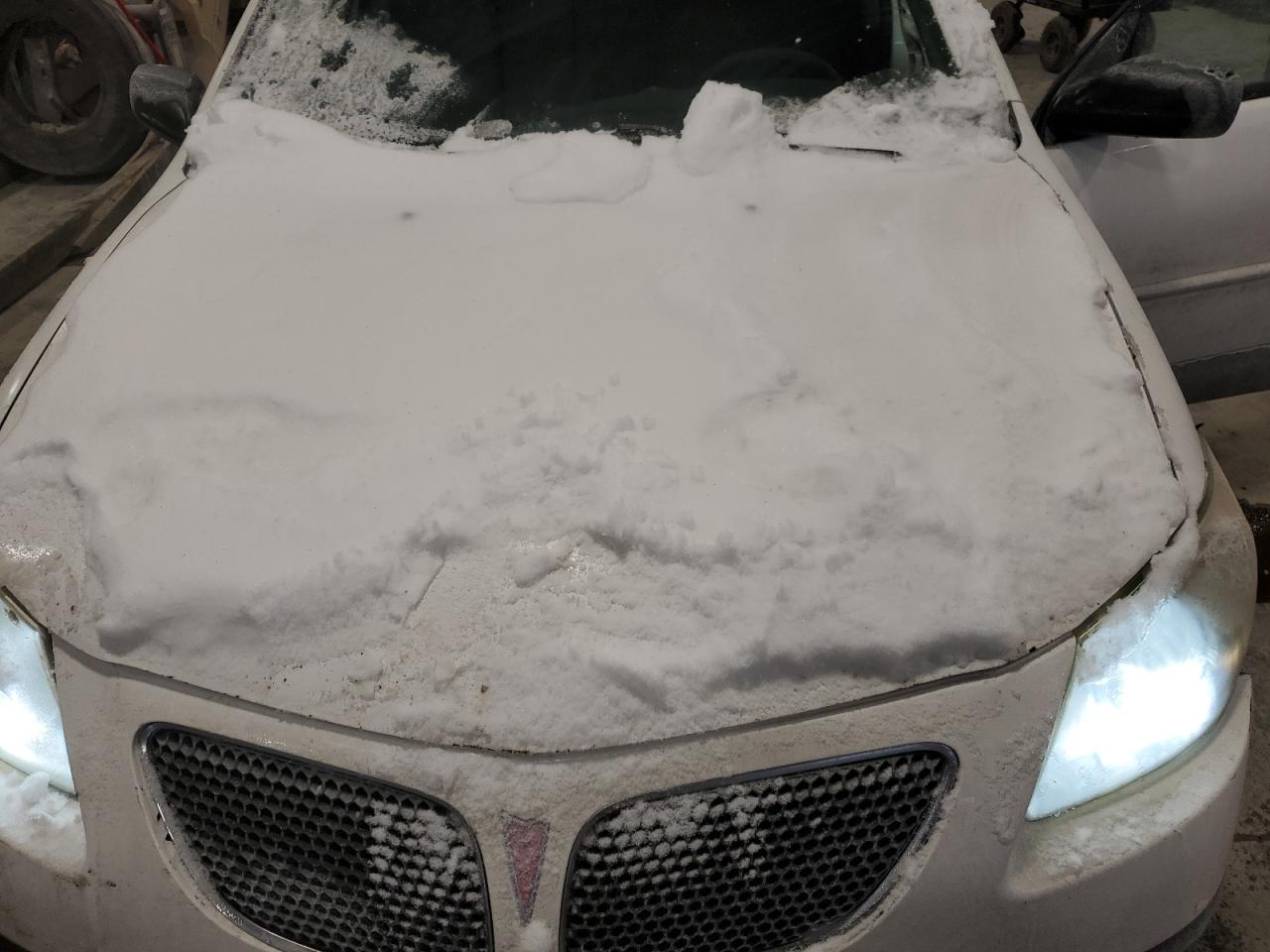 2005 Pontiac Vibe - Image 12
