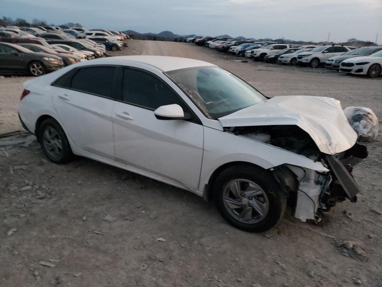 2024 Hyundai Elantra - Image 4