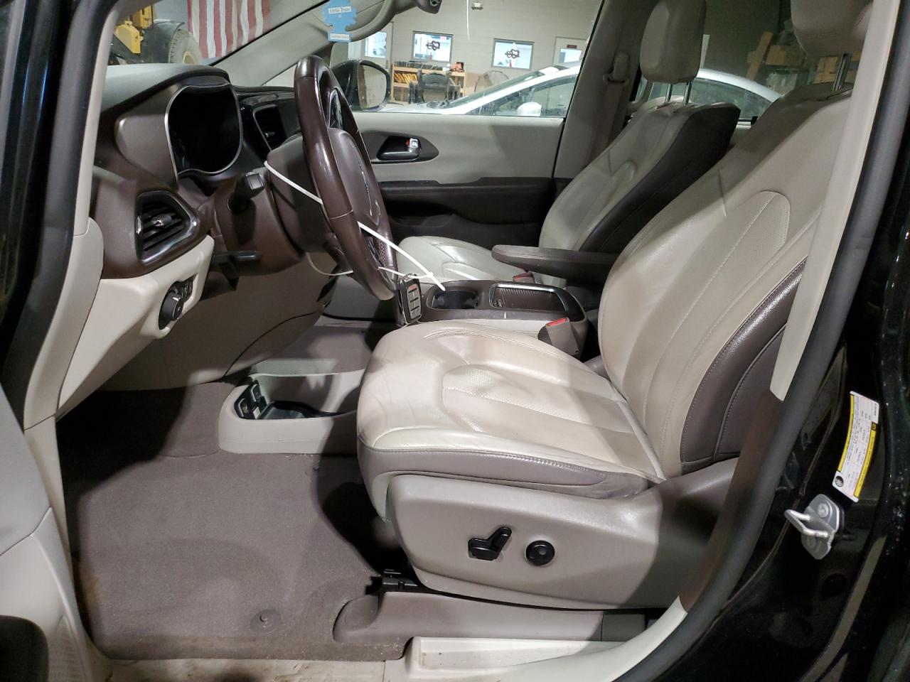 2019 Chrysler Pacifica - Image 7