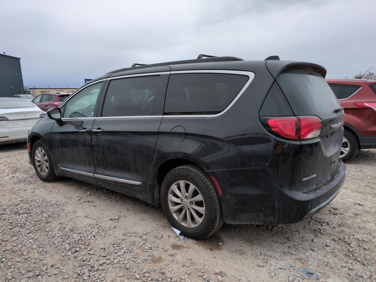 2017 Chrysler Pacifica - Image 2