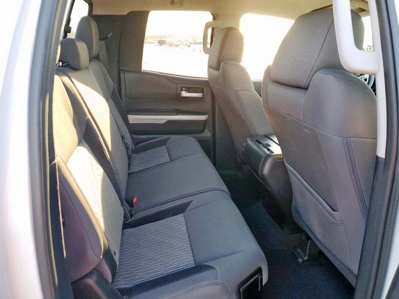 2015 Toyota Tundra - Image 10