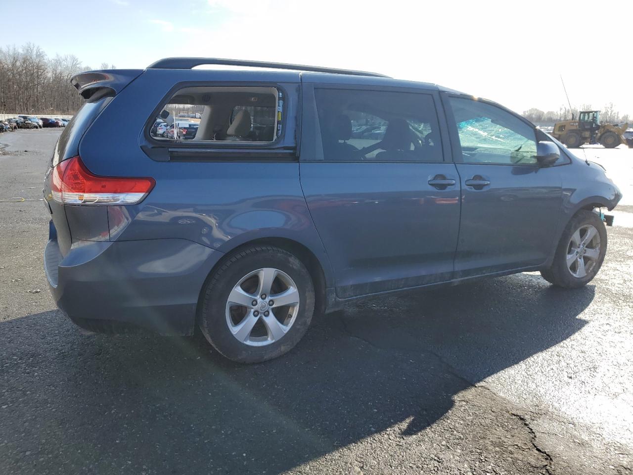 2014 Toyota Sienna - Image 3
