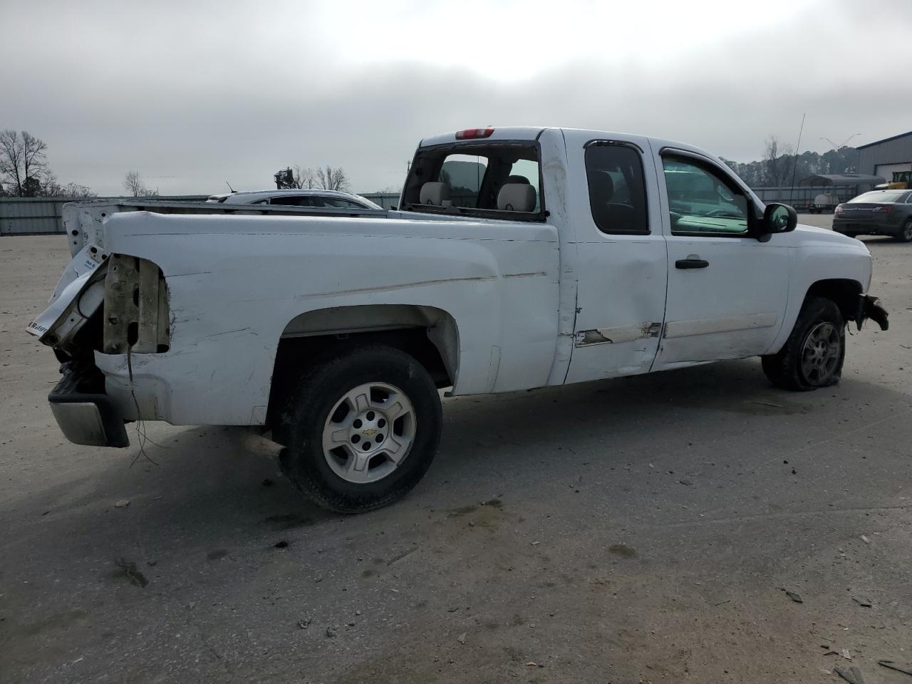 2007 Chevrolet Silverado - Image 3