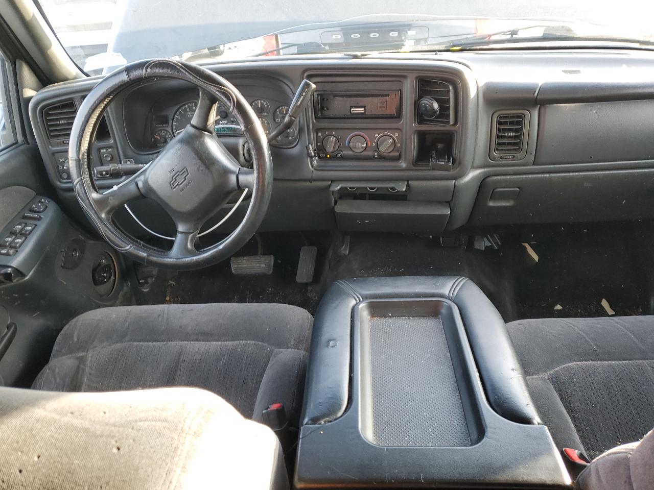 2002 Chevrolet Silverado - Image 8