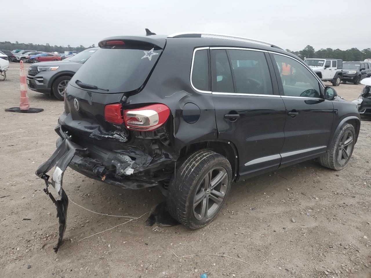 2017 Volkswagen Tiguan - Image 3