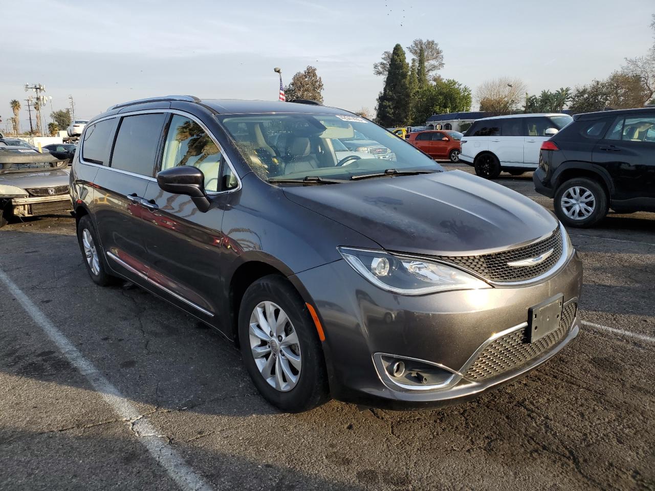 2018 Chrysler Pacifica - Image 4