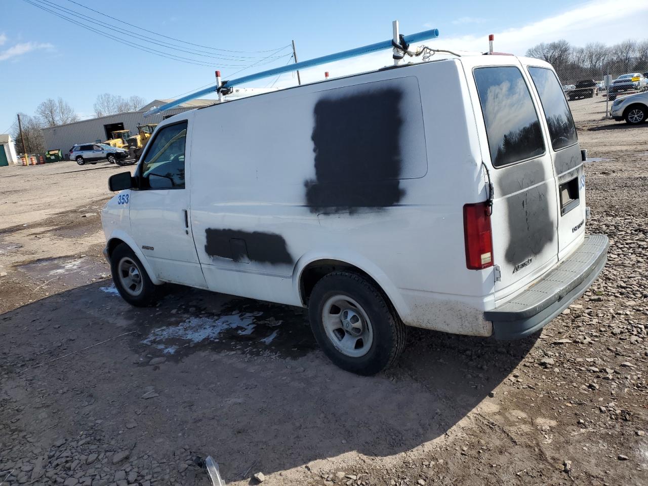 2002 Chevrolet Astro - Image 2