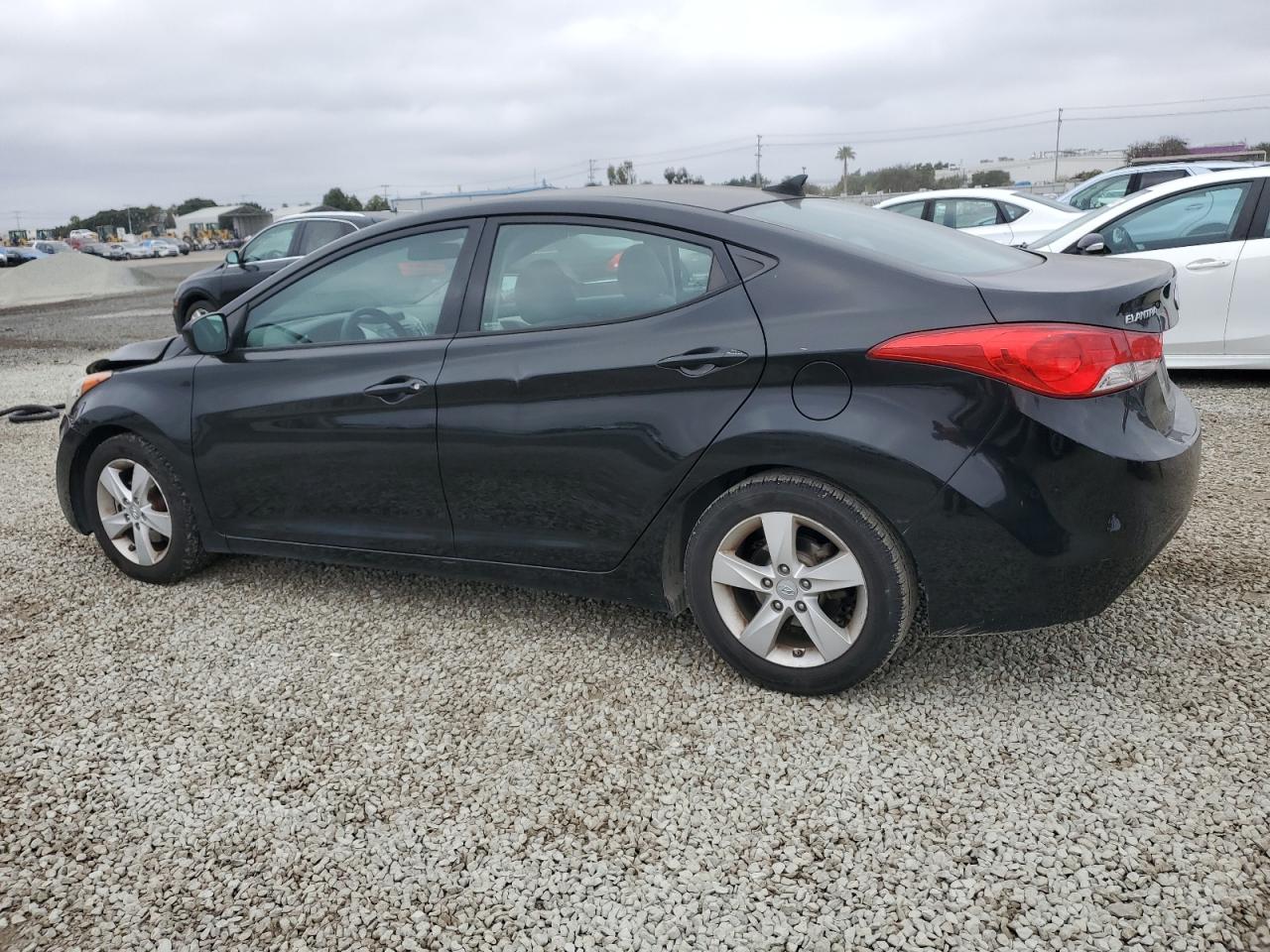 2013 Hyundai Elantra - Image 2