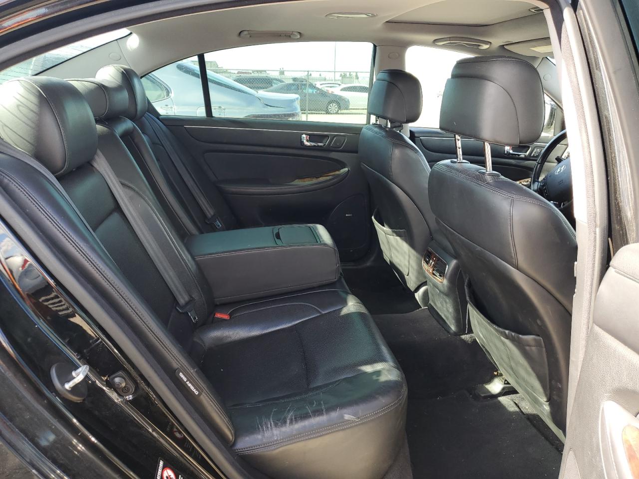 2011 Hyundai Genesis - Image 10