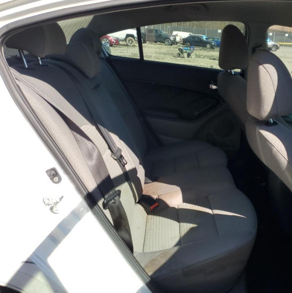 2015 Kia Forte - Image 10