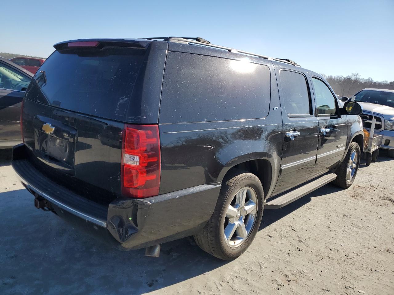 2014 Chevrolet Suburban - Image 3